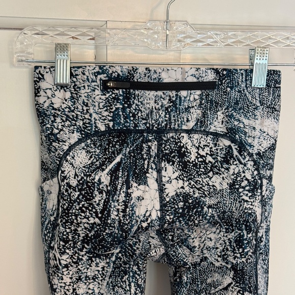 Lululemon Speed Up Tight *Full-On Luxtreme 28" Wildwood Multi 45484 - Picture 8 of 16